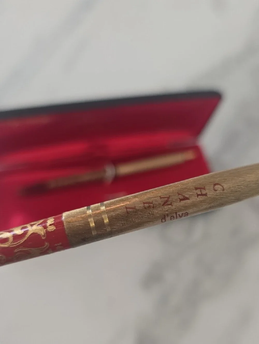 Vintage d'Elya Red & Gold Decorative Pen Set